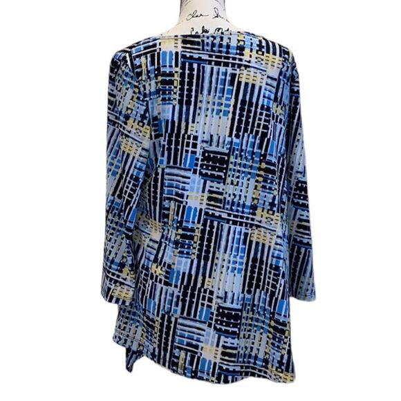 Rafaella Women’s Geometric Pattern Asymmetrical Hem Popover Top PM - Picture 3 of 10